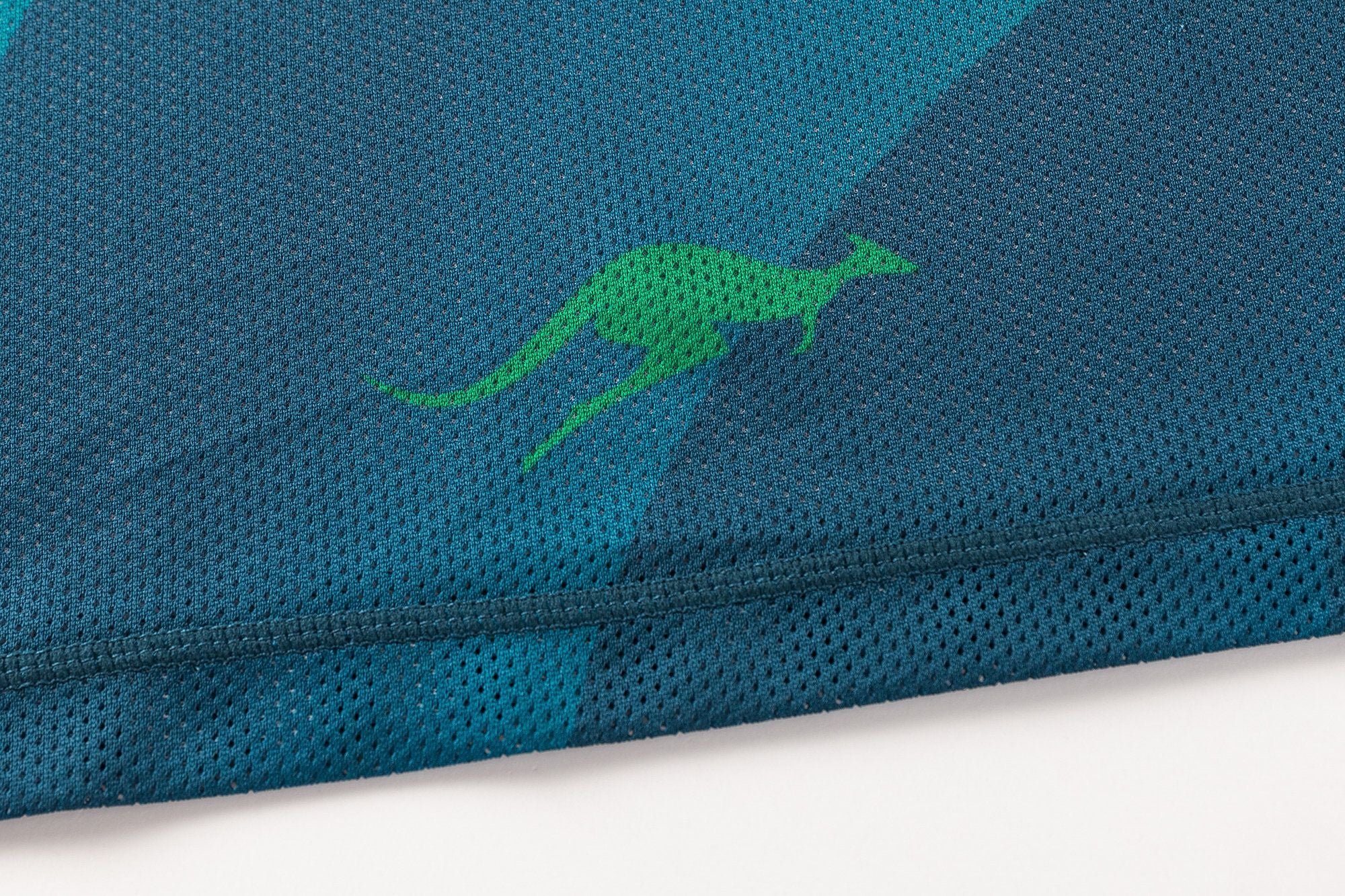 Australian Kangaroos 2026 NRL Mens Warm Up Tee - Image 8